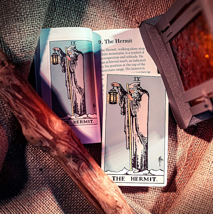 Descripción en inglés de las cartas del Tarot.