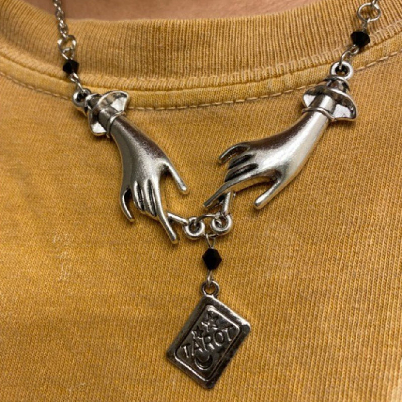 Collar del alfabeto del punto de bruja del tarot