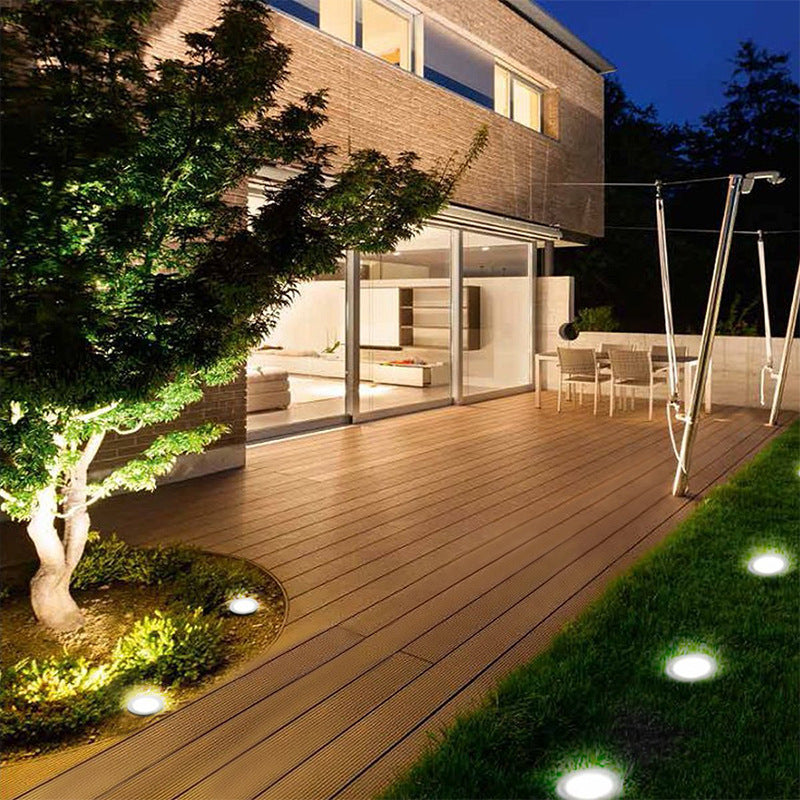 Luces LED impermeables para césped y jardín con energía solar