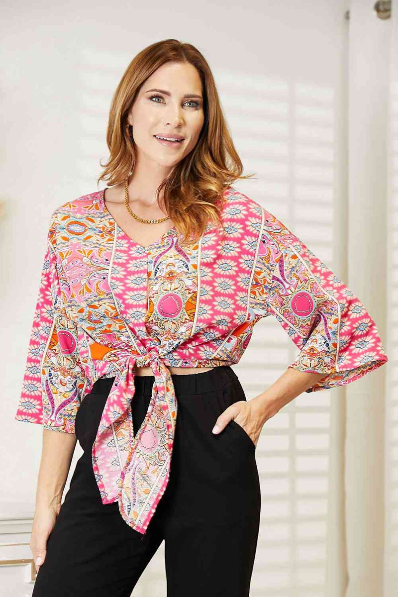 Blusa de manga tres cuartos con cuello en V y dobladillo anudado de Double Take