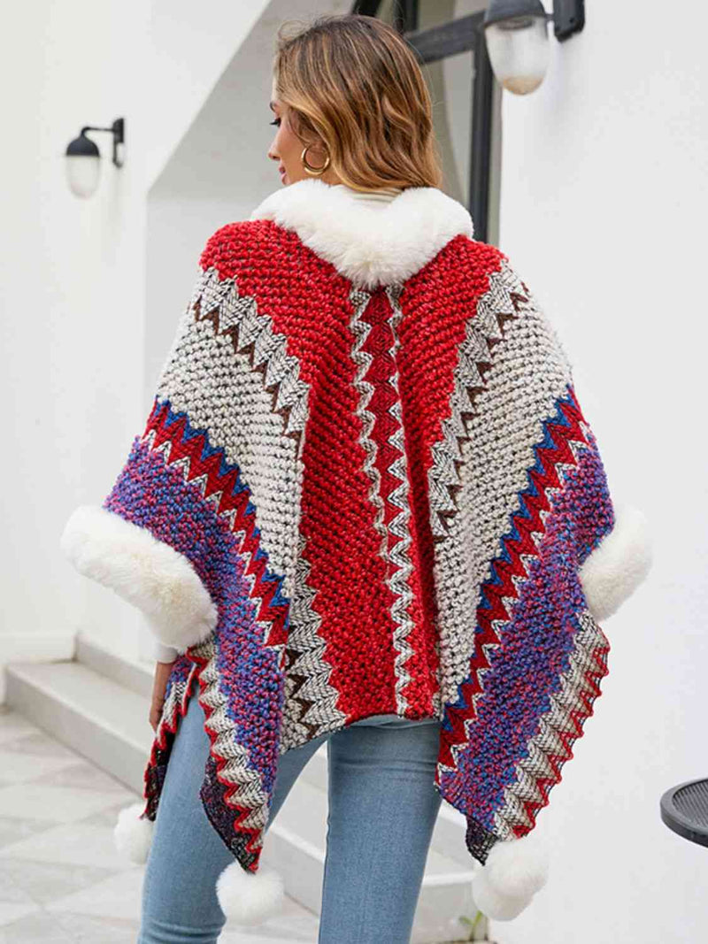 Poncho con frente abierto y bloques de color