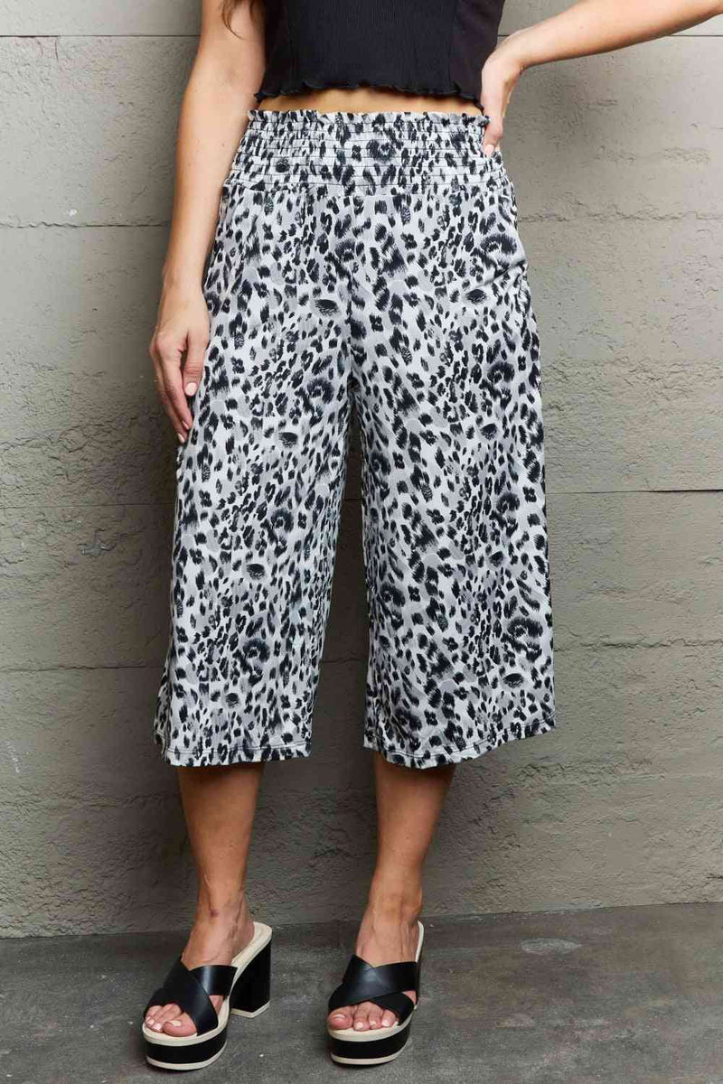 Pantalones anchos fluidos de cintura alta con estampado de leopardo de Ninexis y bolsillos