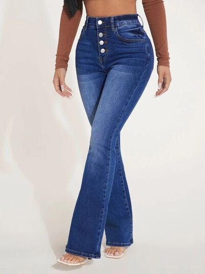 Jeans bootcut con bragueta de botones y bolsillos