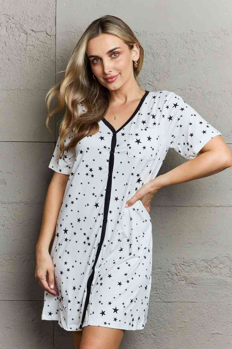 Vestido tipo pijama con botones y diseño acolchado Quivers de MOON NITE